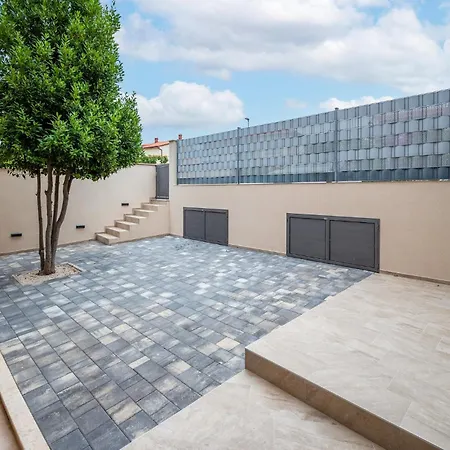 Apartment Stunning In With Wifi Medulin