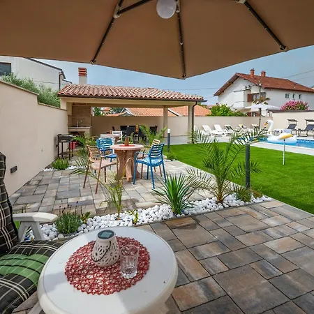 Stunning In With Wifi Apartment